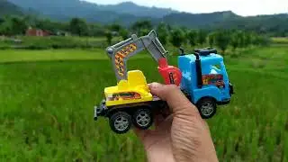 Berburu mainan di sawah