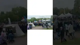 Рыцарские бои и песня.