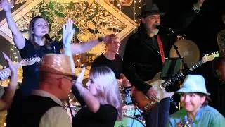 The CrossroadZ - Can't Get Away @ Ритм-Блюз кафе, доковидная эпоха, новогодняя ночь 01.01.2018