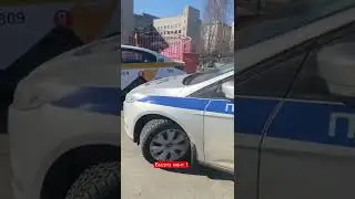 Мгновенная карма ! Быдло мент качает права !