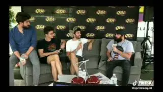 Funny Amazing Celebs Interviews (Pt 1) TikTok: sprinklesquid