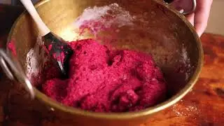 Rote Rüben Gnocchi mit Kräuterbutter