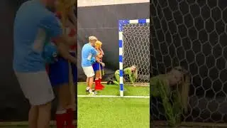 ЗМЕЙКА ЗАСТРЯЛА🐍🥅🤭АЛЕКС ПОМОГ🤾🏼‍♂️😜А ТЫ БЫ КОГО ВЫБРАЛ❓🤔