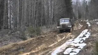 Грузовик ЗИЛ 157 в грязи