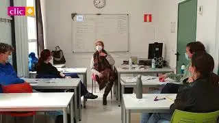 ¡Hoy nuestra profesora Inma ha puesto toda la carne en el asador! | CLIC International House Sevilla