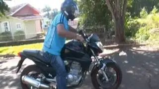 CB 300 fritando peneu