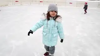 ВИКА И ЛЁВА НА КАТКЕ -  Влог ! ЗИМНИЕ ЗАБАВЫ