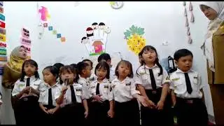 Memperingati Hari Guru Nasional.. nyanyi bersama teman2