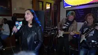 Roya und The Sputnicks