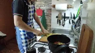 Солянка с грибами, копченостями и сосисками.