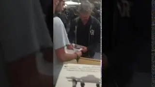 Gary Sinise of Forrest Gump signing autographs