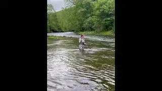 “Whoa Look at this!” Kylie said.Livelylegz.com#catchandrelease #getoutdoors