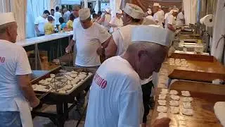Волонтеры на празднике Сан Лоренцо