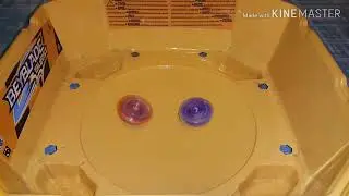 Beyblade Burst Battle {Wyvron W2 vs Roktavor R2}
