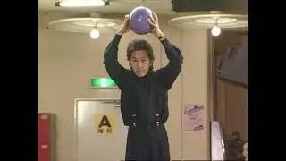 独特なフォーム - 古畑任三郎 Cast: 田村正和, 西村雅彦, 風間杜夫, 小林隆