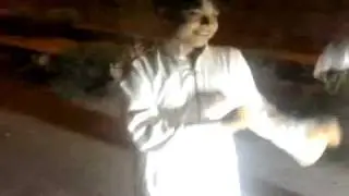 ولد يرقص