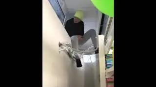 Прикол. Вы мне не даете ссать. Ты чо дура? От чего ее так расколбасило? Жесть!