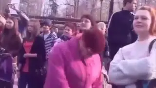 Бабка под спайсом танцует тектоник