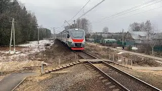 Электропоезд ЭП2Д-0056 платформа Хлюпино до станции Лобня. 02.04.2023.