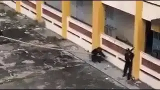 Polislerin müthiş tekniği..
