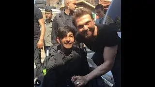Aras Bulut İynemli Engelli Çocukla Beyefendü Taklidi yapıyor Yamaç