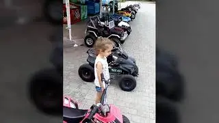 На прогулке)))