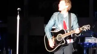 Bon Jovi - Because We Can Acoustic (Audience) clip