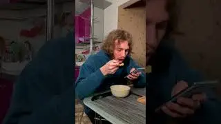 Когда не можешь начать кушать))))