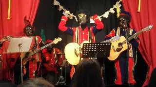 Muzikale zwarte pieten in het huis van de sint