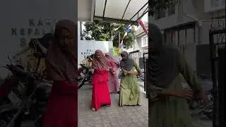 Bu nurul emang asik, asik sendiri #ejpeace