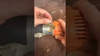 Замена щеток на кромочном фрезере 