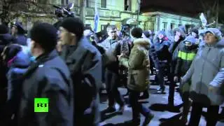 Депутата Верховной рады прогнали от здания крымского парламента