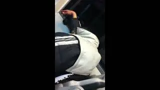 Sobando en el bus pasa esto