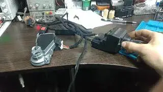 Привязал ключик Рыбка к замку и починил защелку руля. Защелка перепривязана. Sprinter W906