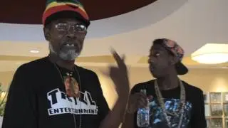 Boosie Hanging With Fans & Uncle Leviee Dog Report Juicy News on Gutta Tv