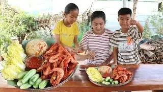 Expecting mum and children cook yummy shrimp fried rice - Cook and eat