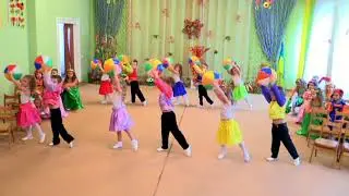 Танец  с мячами 