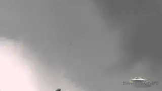 UFO overtakes airplane England / НЛО обгоняет самолет Англия