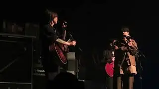 Tegan and Sara - Band intros, Living Room is their Melissa Ferrick 'Drive' + Living Room