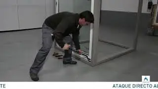 Simulación de intento de acceso a una vivienda equipada con una puerta CORTIZO
