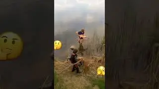 СВЕЖАК! Рыбалка руками!Мальчик поймал огромного карпа!