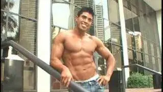 Musclemania model Gustavo Ruiz posing