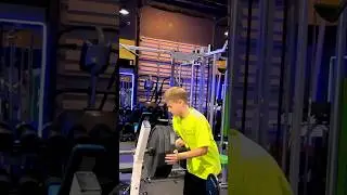 World strongest boy bench press 😱💪 