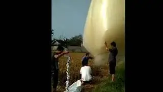MAGELANG Tradisi Balon Mercon 2meter