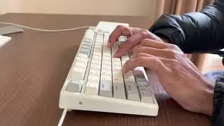Typing on Niz Micro 82 (2021 edition)