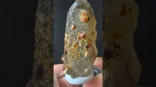 Спессартин на дымчатом кварце и во включениях
