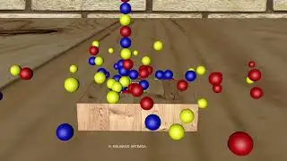 Pelotas pequeñas Cayendo en una caja de madera