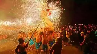 🔴埔寨火龍現場，廣東豐順埔寨元宵節燒火龍，國家級非物質文化遺產，⭐️埔寨火龍 是廣東省豐順縣埔寨鎮村民鬧元宵的獨特傳統節目，有著悠久的歷史。 ✳️😄🌍