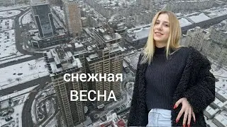На Оболони весна со снегом и пробка во дворе. Киев вечерний