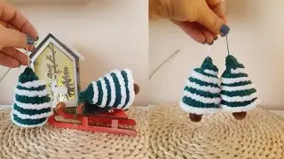 Tutorial to crochet a Christmas tree keychain in 20 min, a small winter toy, crochet Christmas tree.